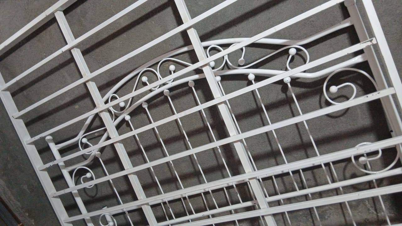 بيع جربايه وكنتور جديد استعمال قليل البصره الموفقيه شارع بغداد ***********
