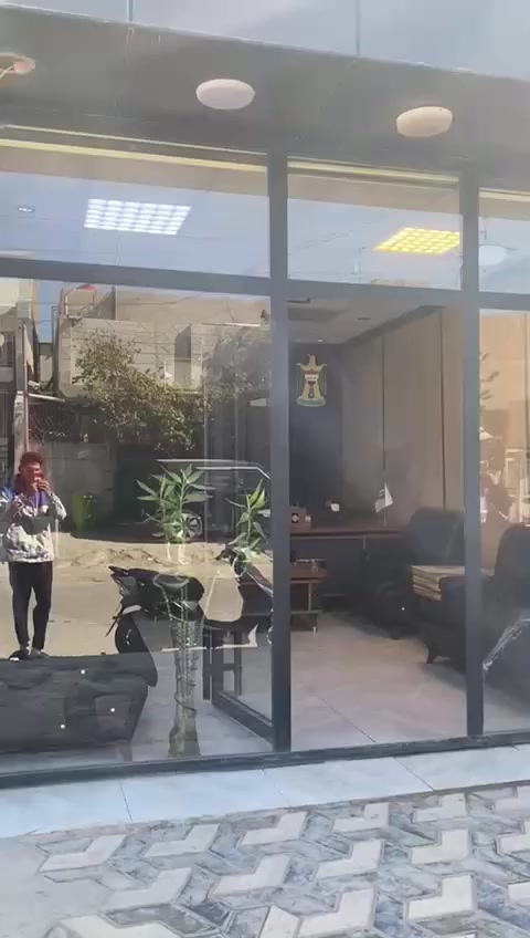 السلام عليكم 
اثاث مكتبي كامل 
مكتب عقار 
كل الديكورات والتخم والطلبلات مع الميز وملحقاته 
السعر ٢٥٠٠٠٠٠
للعنوان الري مكتب العاصمه لعدم التفرغ
***********
