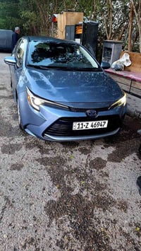 تويوتا كورلا  LE ياباني اصلي بانزين + كهرباء هايبرد وارد امريكي موديل ...