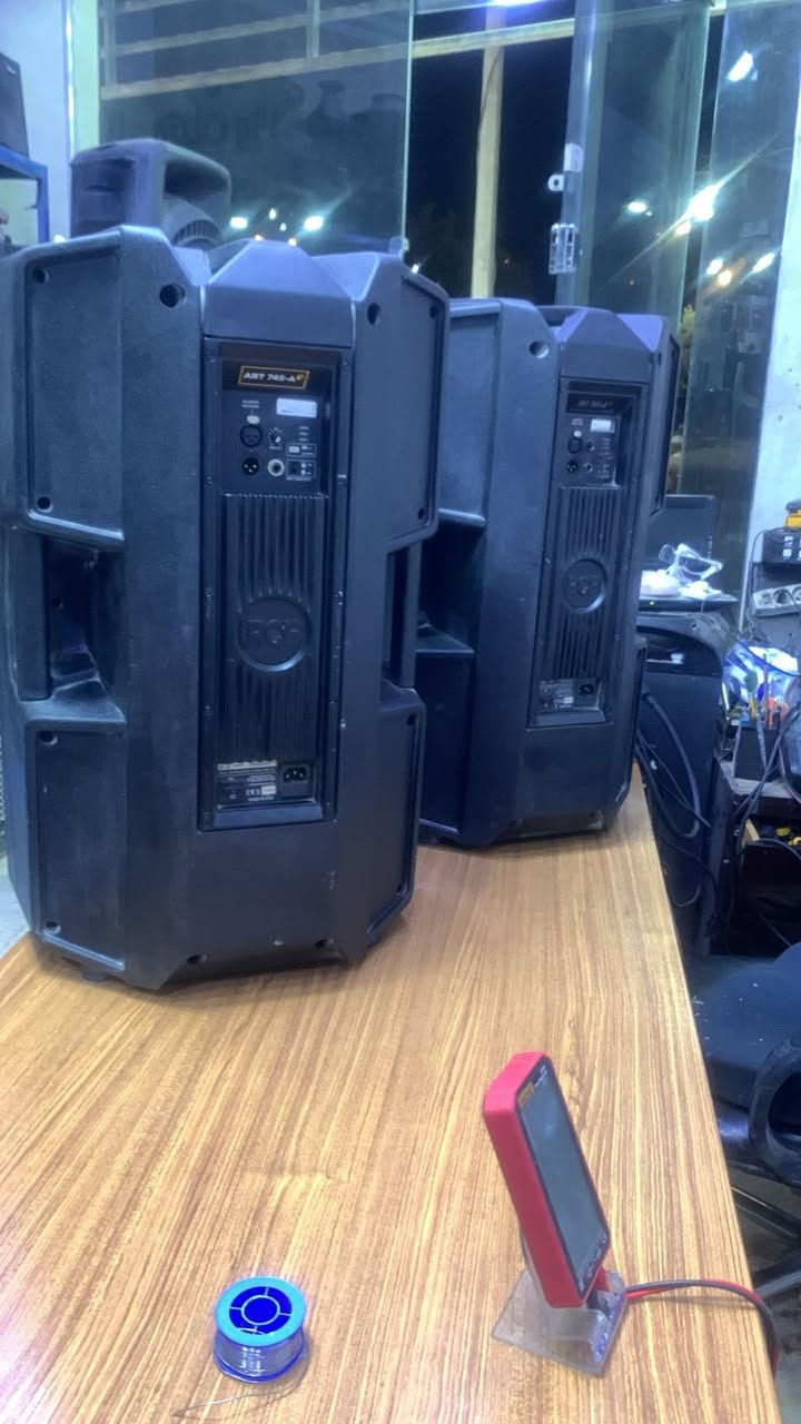 السلام عليكم للبيع 
اصلي وكاله
سبيكرات RCF 745 اكتف كهرباء
العنوان بغداد الغدير 
السعر 18 ورقه
***********
