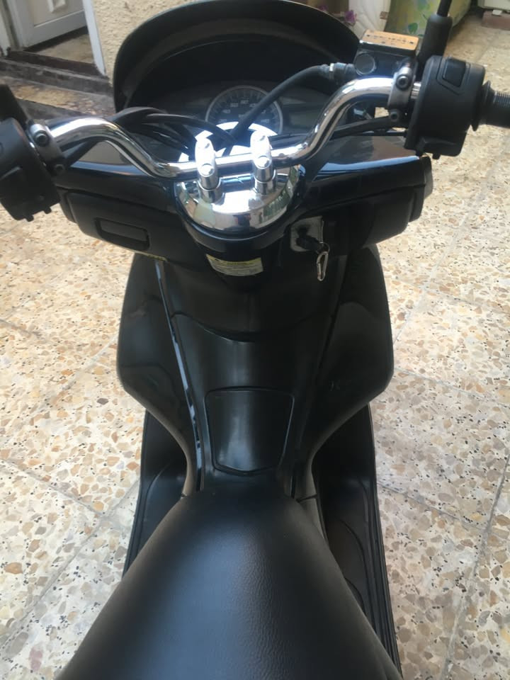 السلام عليكم
دراجه pcx جيل اول للبيع 
دراجه مكفوله كفاله عامه 
خير من الله مابيه نقص 
موديل : 2018
الاتصال : ***********
مكاني : بغداد الرشاد
