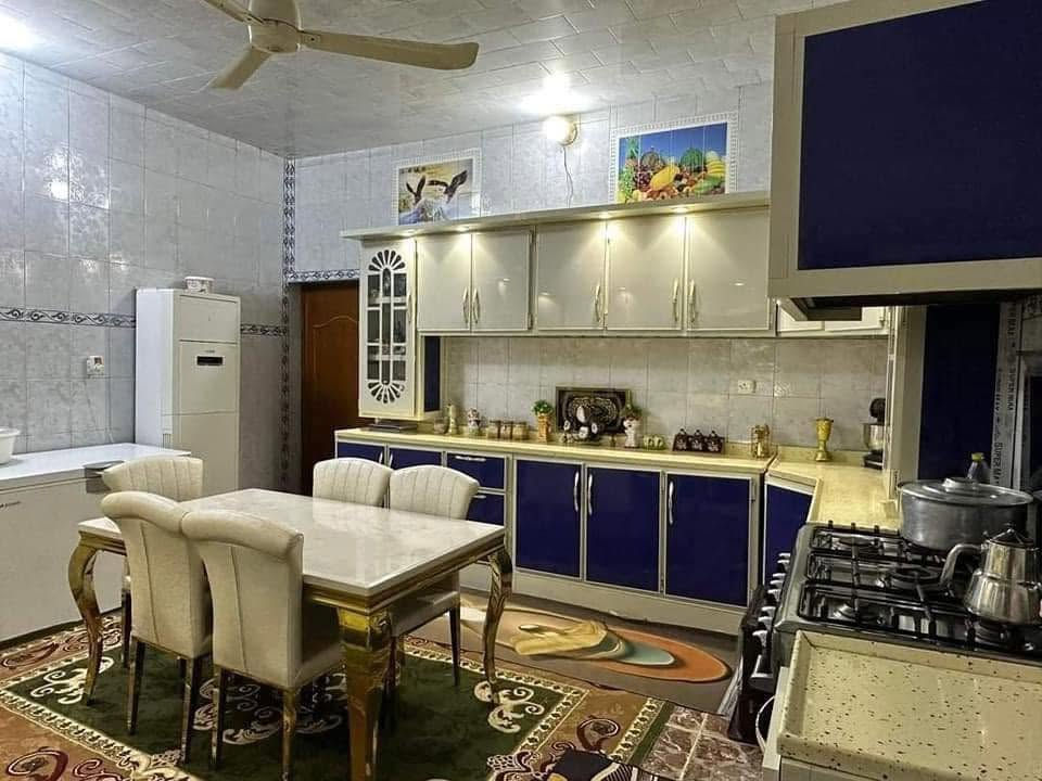 السلام عليكم دار للبيع 🏠 
   المساحة 212 متر  طابو صرف 

الطابق الاول يحتوي على 

غرفة نوم واحدة 
كلدور كبير 
صاله 
مطبخ 
كراج سيارات 
صحيات خارجية وداخلية 

الطابق الثاني 
غرفتين نوم 
وكلدور وسطح ناصي وسطح عالي 

العنوان بابل شارع 80 كربلاء مجاور مستشفى المستقبل 

للاستفسار ***********
