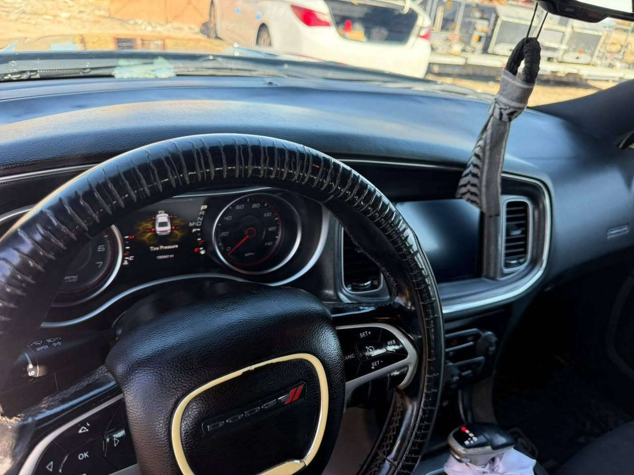 السلام عليكم شارجر✋
موديل 2017 محدث 2018  ✅
رقم بغداد انكليزي 
هزه وسنويه جدد  وباسمي السيارة
 تنتهي سنويتها 2031 تحويل بسمك ثاني يوم
كير طياره 🚀
شاشه جبيره🗾
بصمه🫆
كشن كهرباء  كشن تدفئه ويل 18 
مكينه3600 مامفتوحه✅
مكينه جديد شادها للسياره✅
حادث چاملغ وبنيد. 
السعر 165$ وبيها مجال للطيبين ،
   
مكان السياره ذي قار الفجر  مكلف بالنشر وهاي كل التفاصيل 
للاستفسار الاتصال على الرقم ***********

الله شاهد مكلف بالنشر 😘
