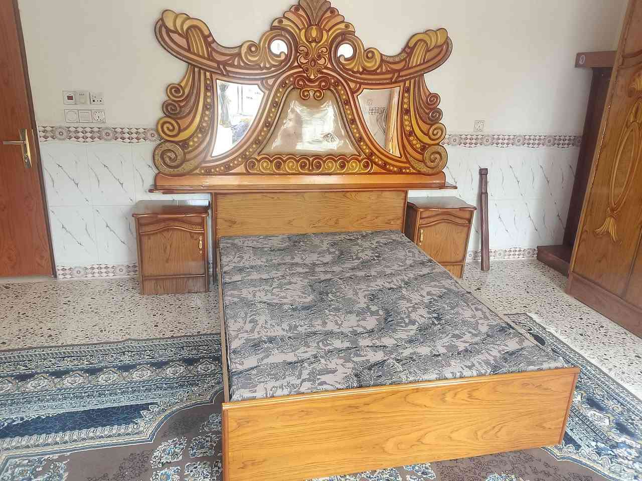 سلام عليكم ورحمة الله وبركاته 
اخوان غرفه للبيع صاج خارج وداخل حطاطه السوك نضافه 100/95 او 100/100 مثل ماواضح بل تصوير لا سناب ولا فلتر ولله كامره عاديه ونضافه فول مستعمله اقل سنه مال عريس كنتور قاطين زاويه كنتوريه قاطين  جربايه حطاطه وسبع رجلين. مكان بغداد اليوسفيه سعر 700 وبيه مجال وشراي يؤمر امر 
للتواصل خاص موجود وهاذه رقمي 
***********
***********
