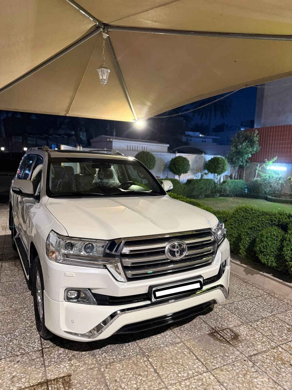 السلام عليكم تويوتا لاندكروز  GXR
بريم اصليه موديل 2016. 
ااسياره مكفوله  مكينه وكير وحداديه ومن الصبغ والضربه 
بيه فقط رصعتين وبارد  على كد اصبعين مامبين فقط بل سونار ايبين 
سي
سياره كامله كل نقص مابيه فقط تحول بسمك وادير بانزين وين ميعجبك روح بيه 

رقم بغداد ب اسمي تحويل ثاني يوم 
السياره فول مواصفات
 ومعروفه مواصفات البريم 

 
مكانه شارع فلسطين 
***********
