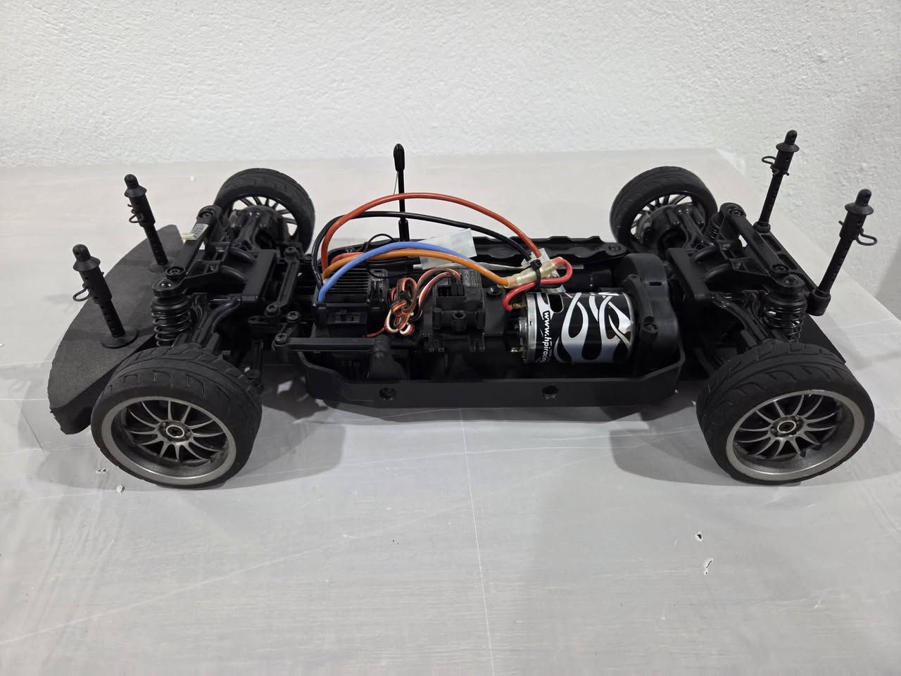 سلام عليكم
Hpi تورينك دفع رباعي جديد حجم ١/١٠ بطاريه و شاحنه و كارتون موجود.


**إذا كنت صاحب هذا الإعلان وتريد حذفه لأي سبب، رجاءا أرسل رسالة إلى الدعم الفني**