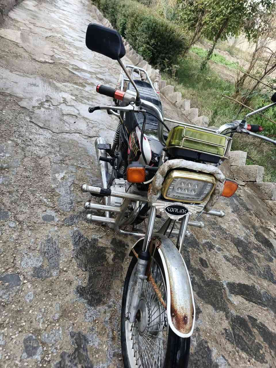 سلام عليكم تايكر اربعه كير موديل ٢٠ مكينه مفتوحه جاهزه مناقصها كلشي مكاني بعقوبة ٤٠٠ وبيها مجال بسيط 
***********
