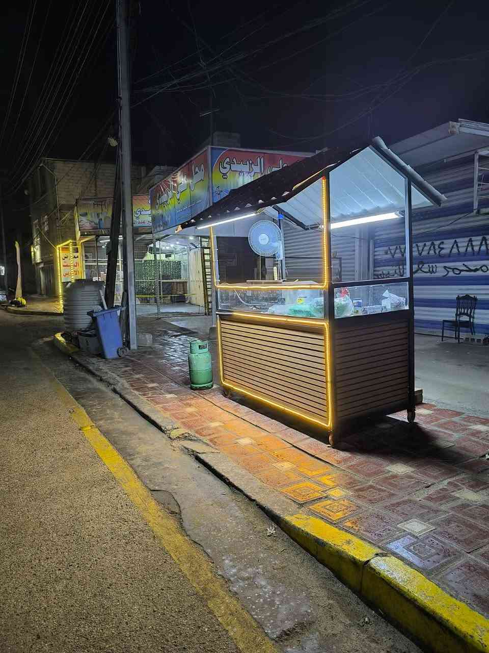 بسطية للبيع
جديدة حديد درجة أولى وديكور خشب درجة أولى 
كاملة مع شواية جديدة وقنينة  وغراض بركر كاملة وإنارة كاملة مع نشرة كلوبات كاملة من كلشي تشيلها وتفتح ع باب الله 
سعرها مليون وربع وبيها مجال قليل 
تأخذها وتدعيلي أن شاء الله 
*********** واتس
