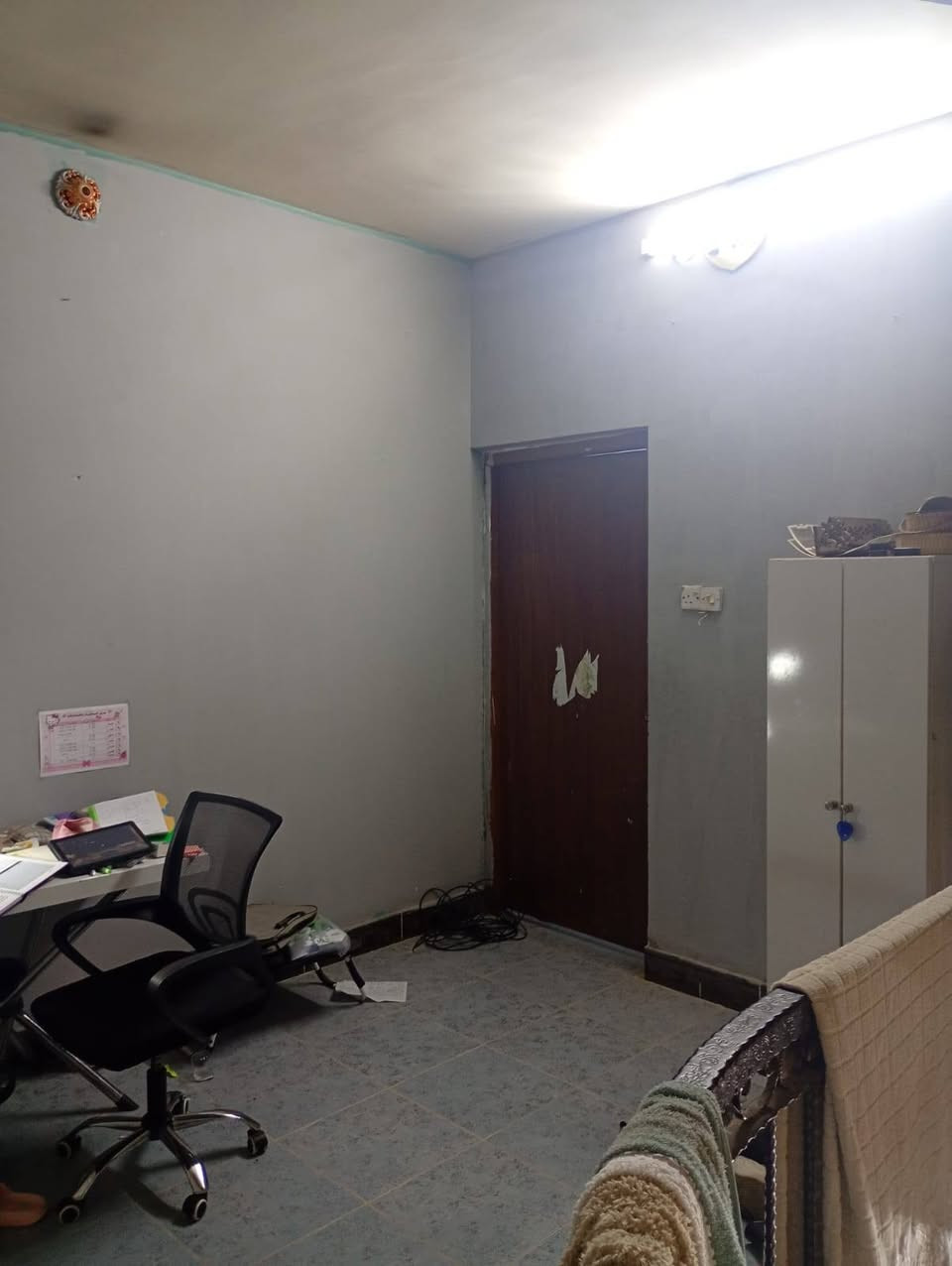 🏡 دار مميزة للبيع – فرصة لا تعوض 🏡
📍 الموقع: بغداد الكريعات
📐 المساحة الكلية: 185م²
✅ الواجهة: 11 متر
✅ النزال: 16 متر
✅ بوابتان (واحدة على الشط والأخرى على الفرع)
✅ كراج وحديقة بمساحة 85م²
✅ مساحة البناء: 100م²
✅ سطح كامل
🔹 تفاصيل الدار:
صالة كبيرة
مطبخ
حولي وخدمات
3 غرف نوم كبيرة
غرفة ماستر مع حمام خاص
بيتونة كبيرة
حديقة واسعة
كراج كبير
📞 للاستفسار والحجز:
مكتب سيد الأوصياء للعقارات
📱 علي حيدر: ***********
📱 ***********
📱 ملا علي: ***********
✨ دار بموقع مميز وتصميم عملي ومساحات واسعة، مناسبة للعائلة الباحثة عن الراحة والهدوء. ✨
