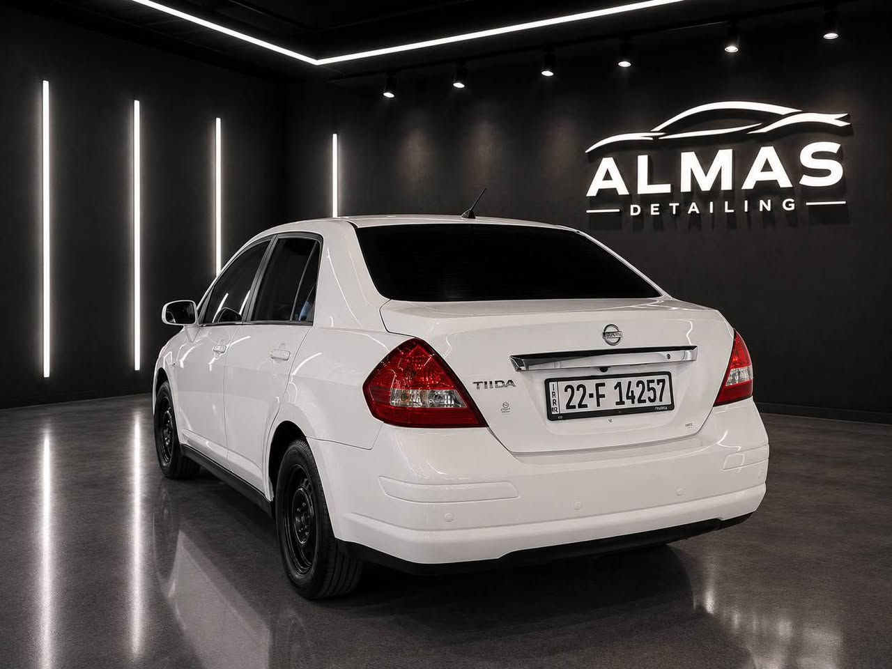 Nissan tida 2008 
سيارةكة بي بوياغة بي ليدرانة دووشوين ساردي هية نةرمة تةزرةكي هية هيجي دي نية كير توماتيكة  كير مةكينة تةقةو رةقة تبريد هةموي بةشةرتة رقم سنوي نوية شوين هةولير *********** واتساب كورك مشتري تيل بكة .. أربيل, العراق
