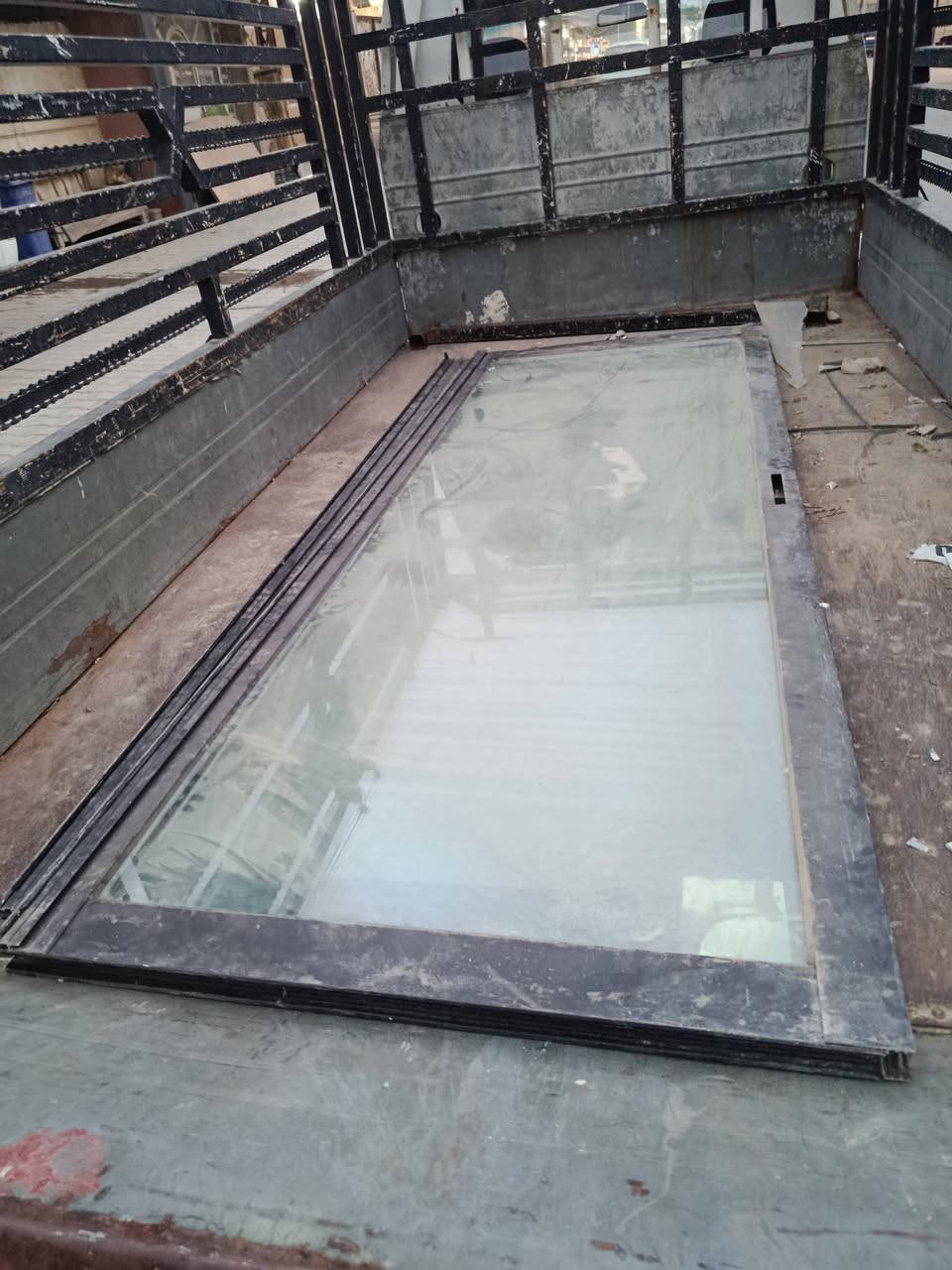 بيبان المنيوم العدد 2 كما موضح في الصوره
السعر الباب الواحد 50 
للاستفسار ***********
