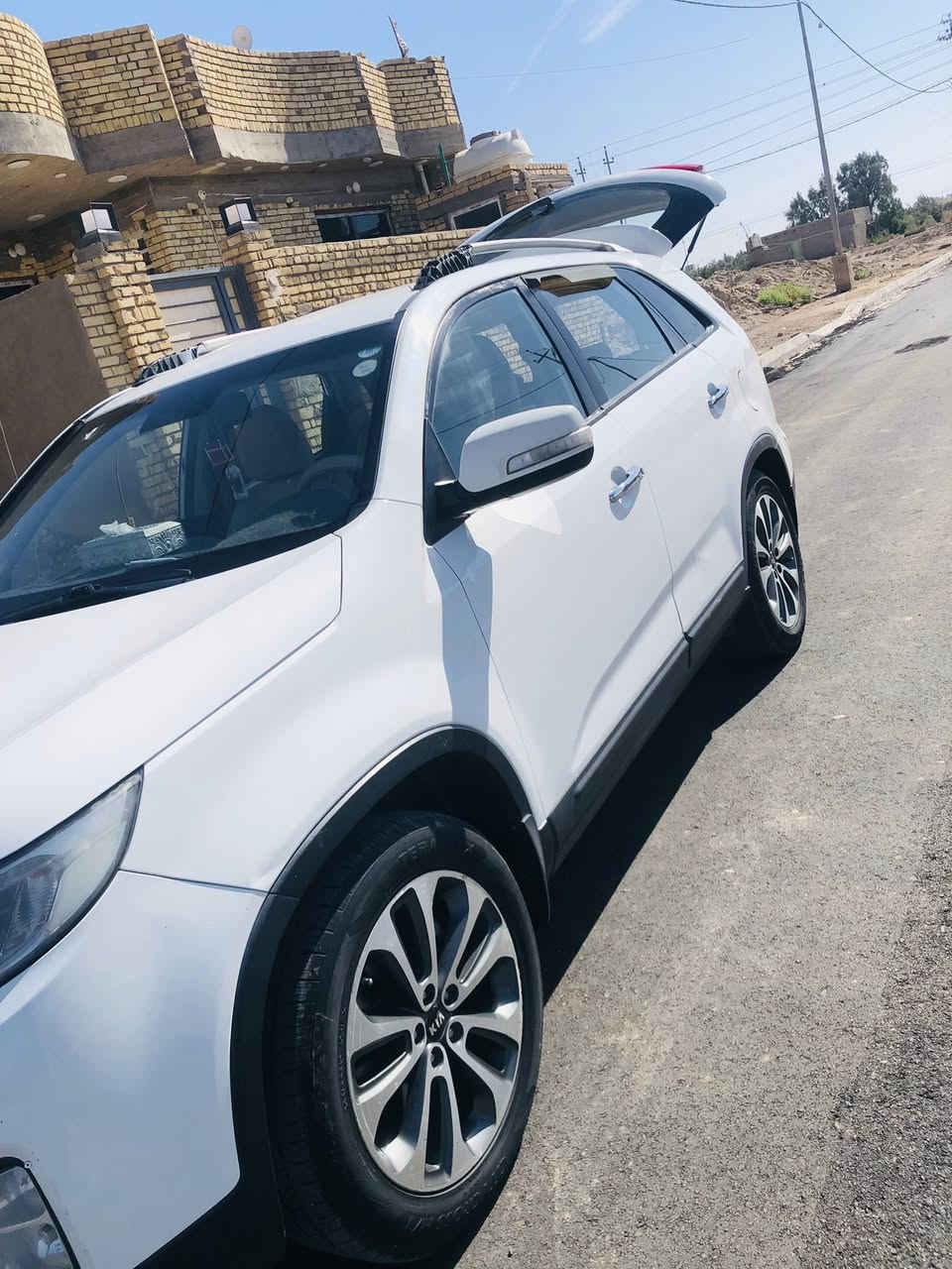 🚗 للبيع – كيا سورنتو 2014 / 4 سلندر خليجي
السيارة نضيفه من الداخل والخارج، بيها بس ضربة من الخلف،
ماشية 223 ألف،
المواصفات:
لون أبيض
شاشة كبيرة
حساسات أمامي وخلفي
تشغيل بصمة
تحكم ستيرن
كير ومكينة بحالة ممتازة
📍 الموقع: واسط – قضاء الحي
💰 السعر: 140 ورقة قابل للتفاوض البسيط
اللي يريد يشوفها أو يستفسر، يتواصل على الرقم 
***********
