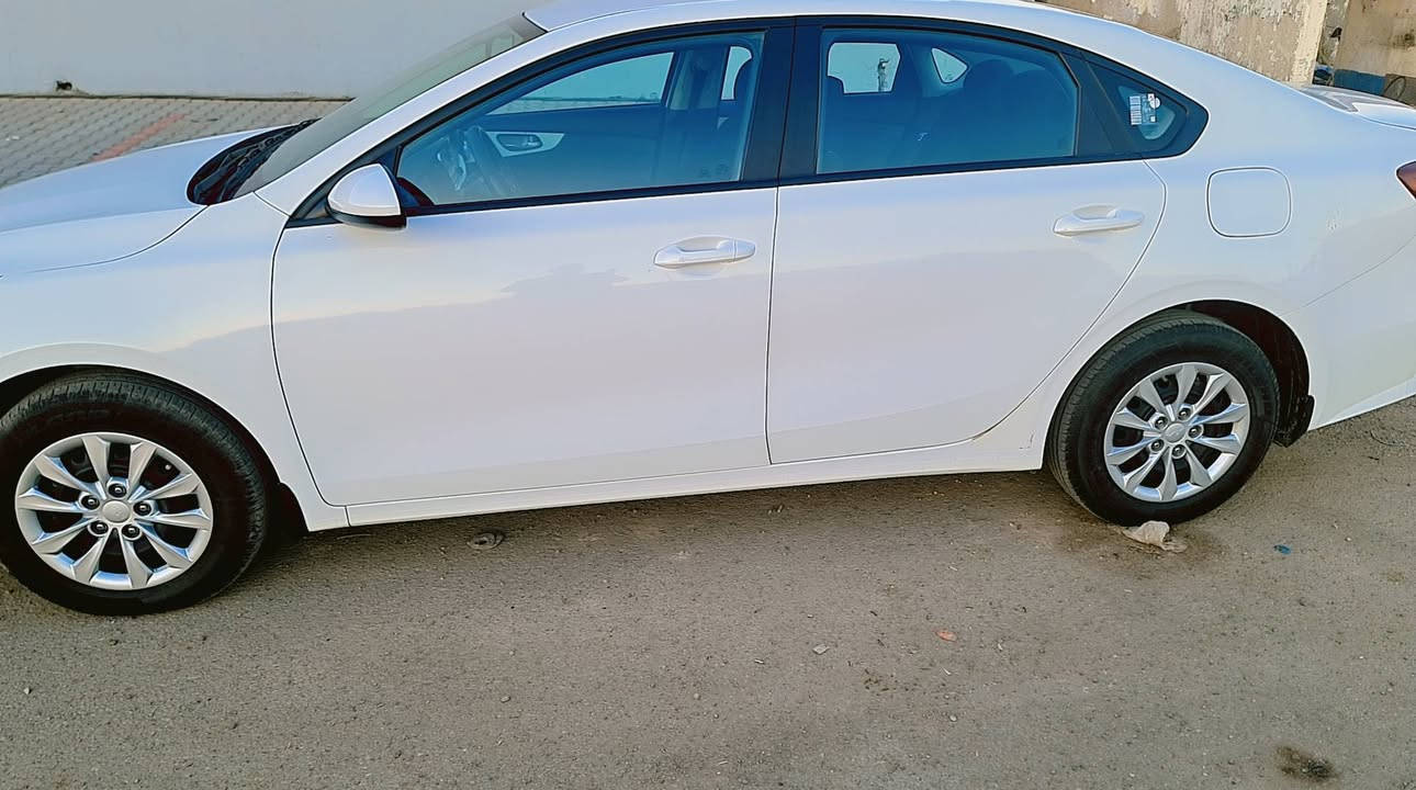 السلام عليكم للبيع كيا سيراتووو موديل ٢٠٢٤ مكينه ٢٠٠٠ ورقم بغداد كفاله من الصبغ والبارد مكانها بغداد الاتصال على الرقم ***********
