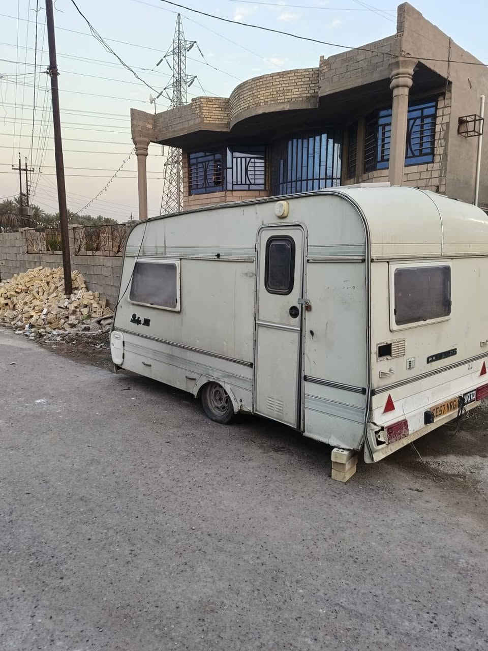 كرفان اوربي للبيع
٤ متر نظافة متوسطة 
منفيس اصولي 
مكانه بغداد عرب جبور
السعر ١٤ ورقة و مجالة بسيط 
*********** واتساب
