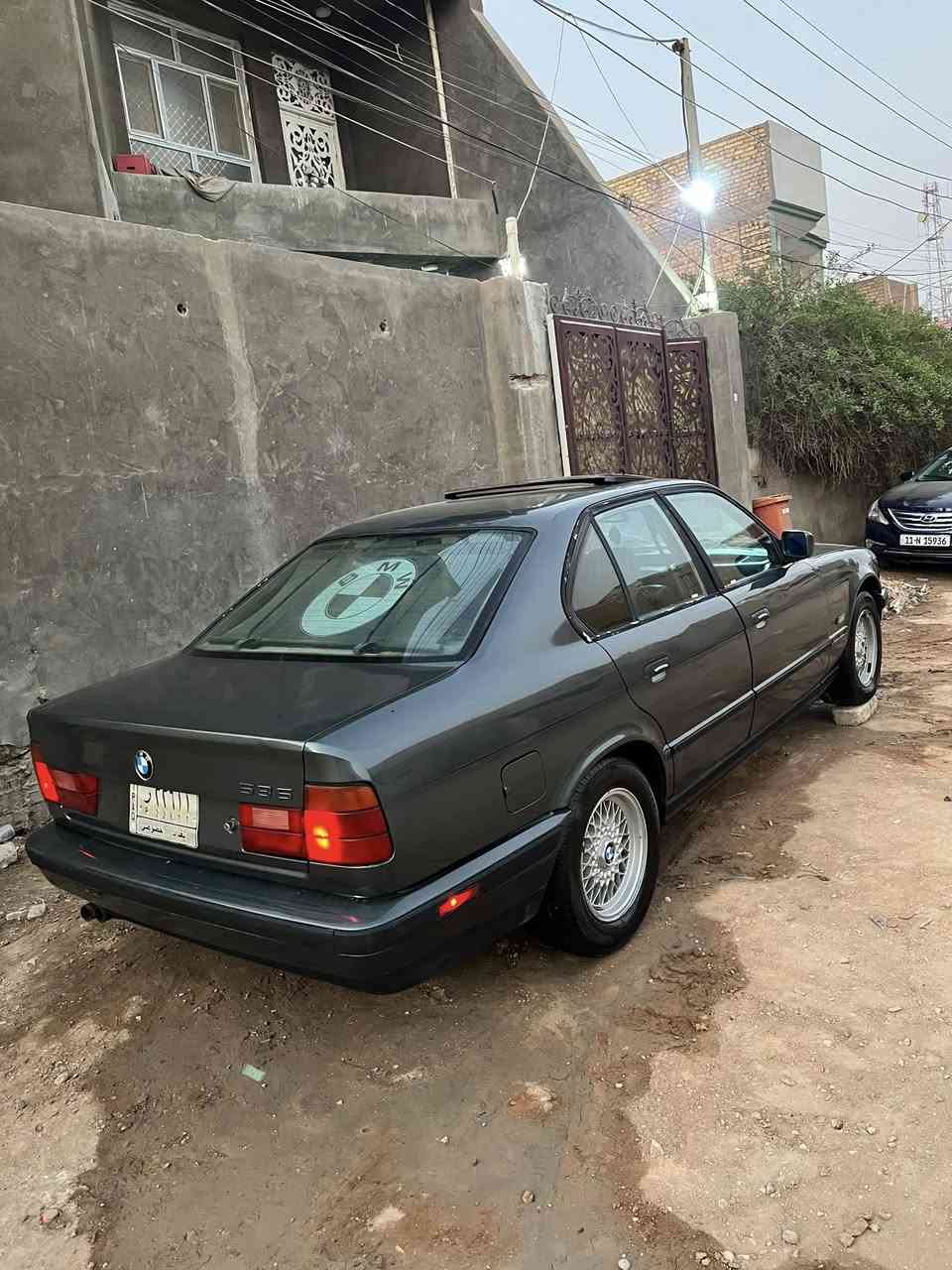 السلام عليكم اخوتي للبيع فقط لا مراوس ولا اقساط بيئم حجم 535 اصل بليته وسنويه كير عادي رقم بغداد سنويه لل 2027 مشروع وطني مداور مباشر 
السياره فتحه طكتين شغاله جام كهرباء بجم كصيف سستم سماعات ودمام بلصندوك السياره تعمير كامل جديد بديها موس دكه جاكوج ما بيها عدله وحلوه وجاهزه ما ناقصه برغي كير ومحرك جدد بلضمان والشرط شلعه ومعدل ونعومه حداديه من الطول للطول بلكارتون داخلها جلد مشمشي نضيف وحلو كهرباىيات كلها وضع شركه من لايتات وبكلابتات ودشبول كله شغال ادامه لمنضومه الماء وادامه لمنضومه البريك كامله تخم تاير ياباني وباتري جديد السياره جاهزه مجهزه والحمد لله بوجها للشارع ما عايزه شي تراي مفتوح وين ما يعجبك مكاني بابل حي العسكري اخوان معروضه ب48 وبيها مجال للشراي شوفها تفيدك اني بخدمتك ما تفيدك تحصل اغاتها انشالله ارفع المنشور بكلمه طيبه مثل وجهك *********** الرقم بي واتساب واعتذر ع اطاله 🖤
