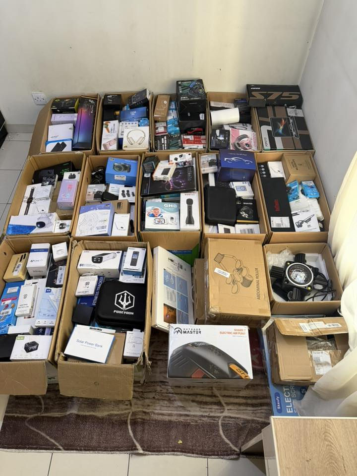 صلو على النبي اخوان 
هاي اخر بضاعة امزون الالكتروني بريطاني Uk اشتريتها قبل لا يصعد سعر الامزون قبل فترة 
وبسبب عدم التفرغ وصعود الاسعار قررت ابيعها شلعة كاملة بسعر اقل من الجملة
غراض خير من الله بور بنك وسماعات ومكاين وكامرات وكلشي يطلع 
العنوان بغداد
التواصل حصرا واتساب: ‭ ***********‬
