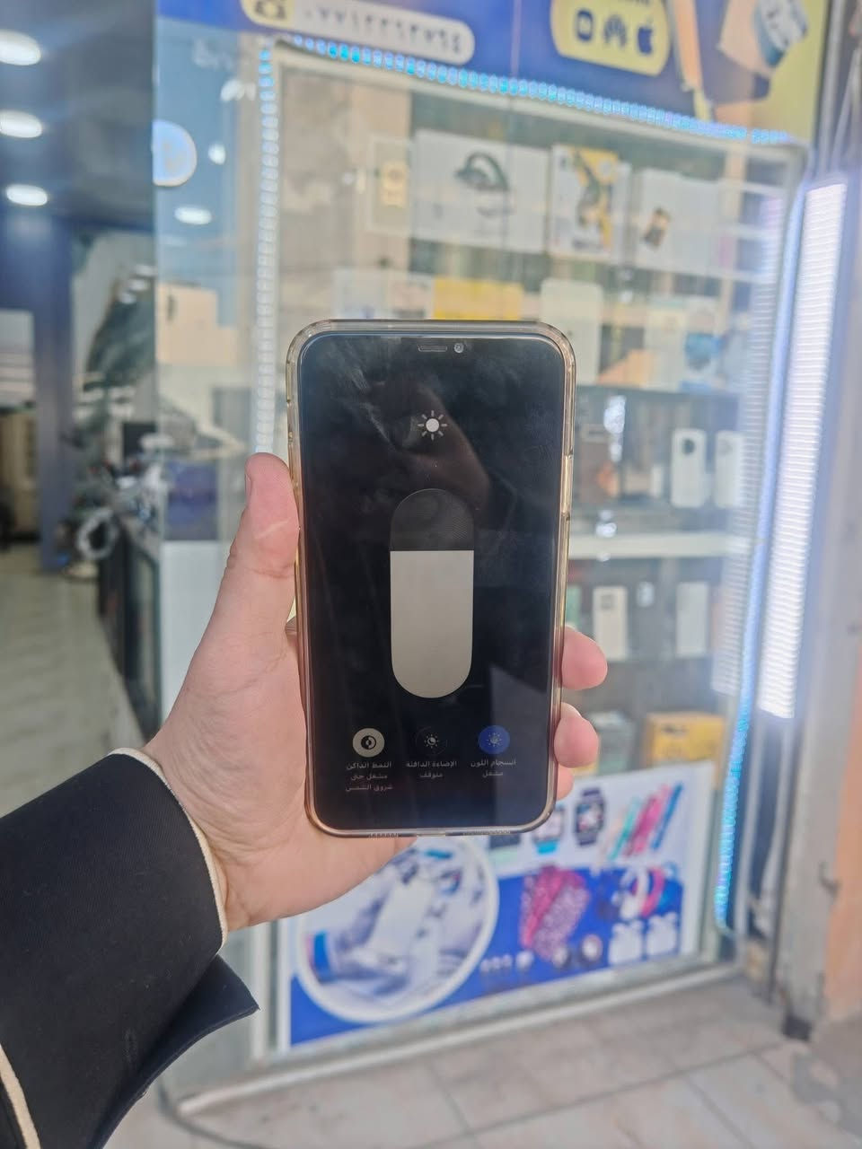 السلام عليكم  ايفون ١١برو ماكس ٢٥٦ مبدل شاشه اصليه ام ٧٠ ومبدل بطاريه اصليه شرط يومين اطيك بشحن وضهر مفطر جهاز شغال كل عيب مابي وكله شغال ب٢٢٥ شعدك مراوس نزل ***********
