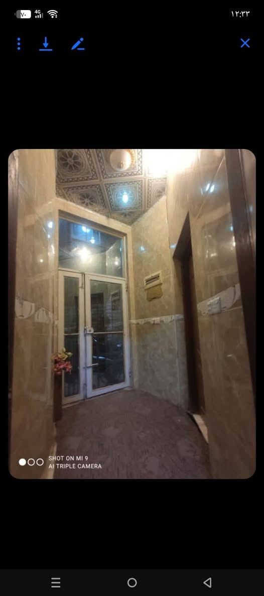 🏡 دار فاخر للبيع في كربلاء المقدسة –
📢 إعلان رقم (833)

هل تبحث عن بيت راقٍ، موقع ممتاز، وتشطيب حديث؟

هذا العرض مناسب للسكن والاستثمار معاً 👌

📍 الموقع: كربلاء المقدسة – مقابل مستشفى العباس الاهلي / ثالث بيت عن الشارع العام

📐 المساحة: 165 متر مربع

🔹 طابو  زراعي

🔹 عرض الشارع 8 امتار

🏠 مواصفات الدار:

✨ طابقين  بتصميم عصري

✨ أرضيات مرمر فخم (الطابق الأول)

✨ بورسلين أنيق (الثاني)

✨ مطبخان (حار + بارد)

✨ نظام كاميرات مراقبة كامل

✨ عاكس كهرباء ثري فيز

🔸 الطابق الثاني:

▪️ 3غرفة ماستر

▪️ حمام كبير

▪️ هول واسع

🔸 يصلح حسينيه 

💎 موقع هادئ + بناء حديث + مواصفات كاملة = فرصة لا تعوّض

📞 للاستفسار والحجز:

*********** 

📍 العنوان:

كربلاء المقدسة – مقابل مستشفى العباس الاهلي قرب بيت بحر
