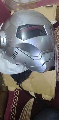 شبابا خوذه بهذا الشكل ايرون مان استخدام قليل لد 3 الوان قوي رماش وثابت...