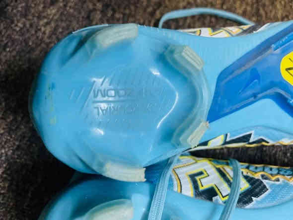 السلام عليكم للبيع ستد كره قدم نايك ميركل قياس 42 ماخذ بس الدبان مالتهه مستعمل شي بسيط سعره 30 بي بسيط مجال توصيل موجود هاتف ***********
