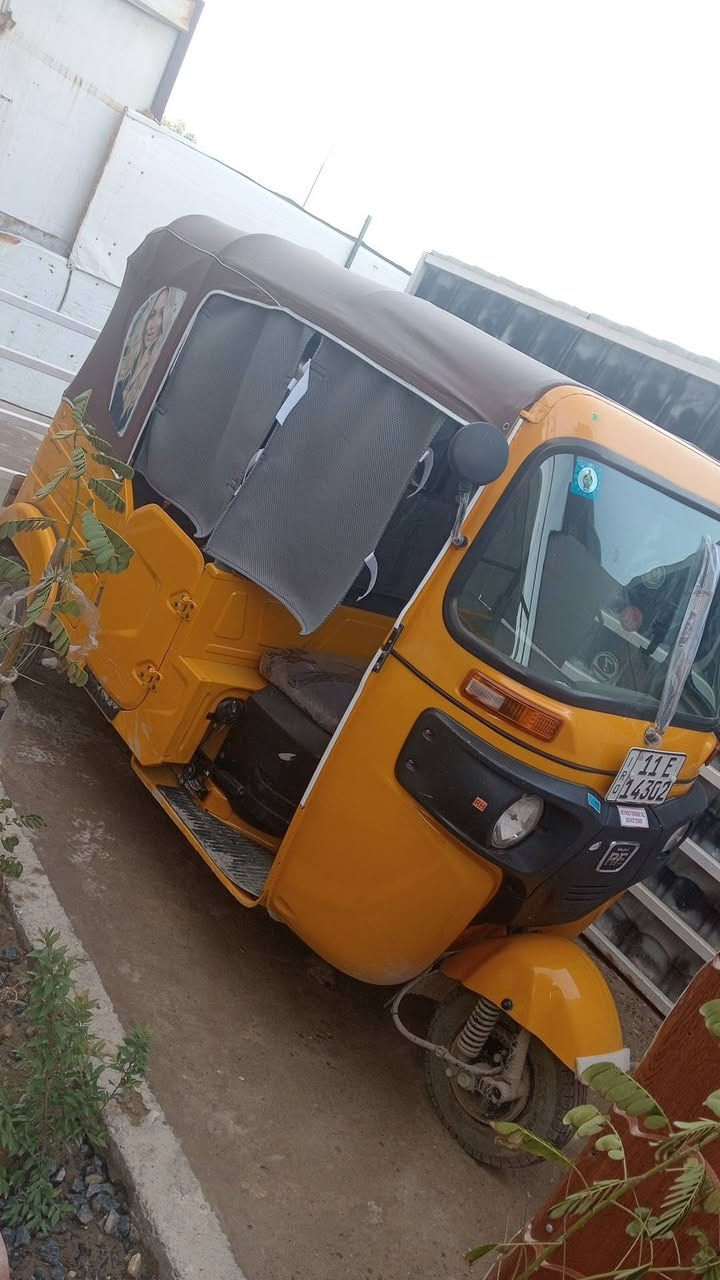 سلام عليكم تكتك ٢٢ شهر ١٢ مضلع كفاله عامه من شخط رقم بغداد بسمي تحويل ثاني يوم سعرها ١١ مليون وبيها مجال ميعجبك لسعر علق بكلمه حلوه مكاني بغداد العبيدي ***********
