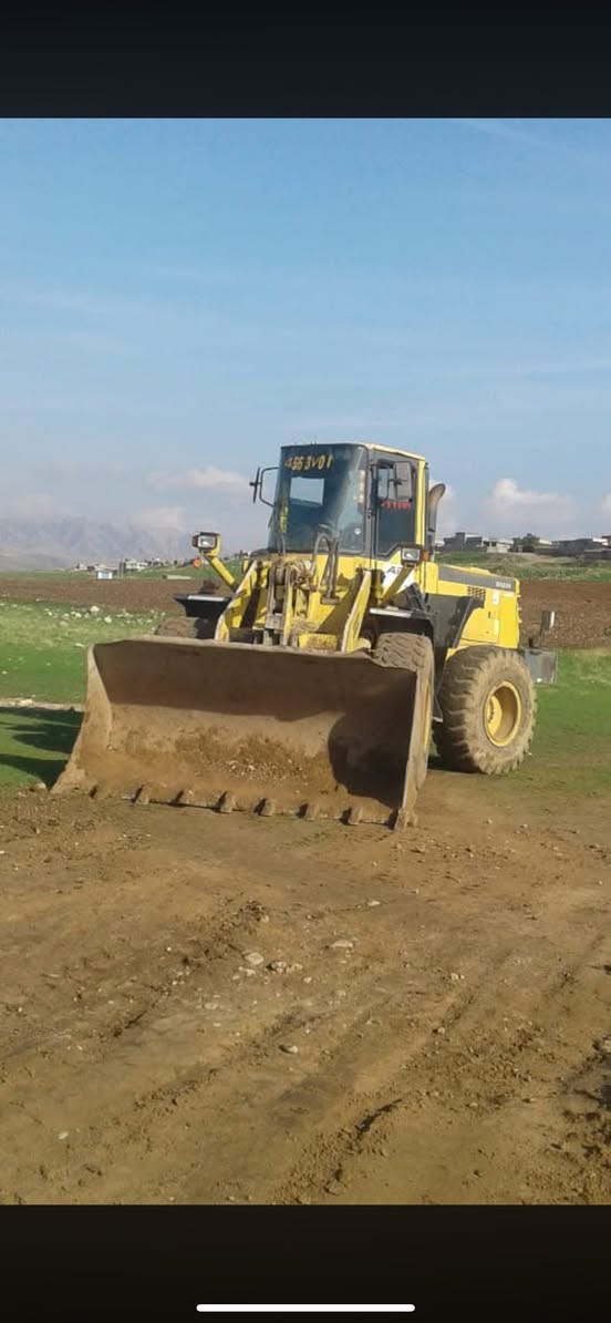 شفل كوماتسو   حجم  ٣٢٠ موديل  ١٩٩٩  رقم  دهوك  سعر ١٧٠ ورقه   ***********
