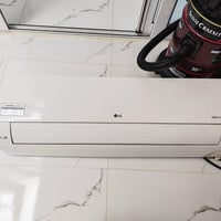 سبلت نظيف جدا للبيع ماركة LG للتواصل عبر الرقم 0750 024 4183