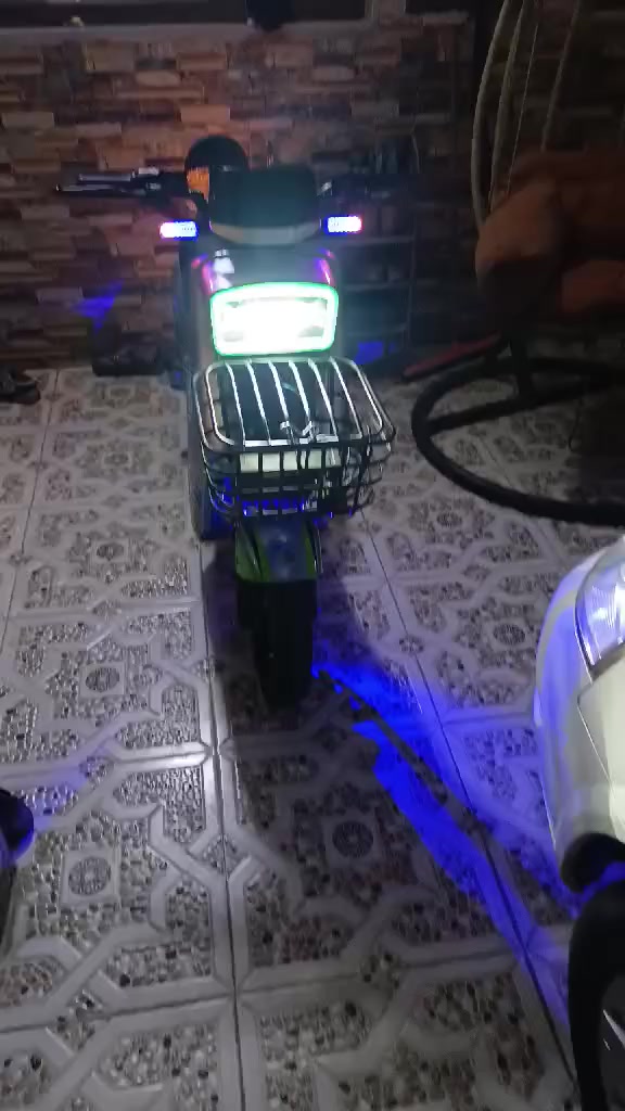 السلام عليكم ماطور اخو الجديد ار 7 مواصفات معروفه اشاير  يمين يسار دبلي شاره لايت  علي ناصي بك شغال خمس بطاريات شرط على الفحص،، السعر 375 وبمجال للطيبين الرقم اسيا ‏‪***********‬‏ مكاني موصل ليس القادسيه الثانيه
