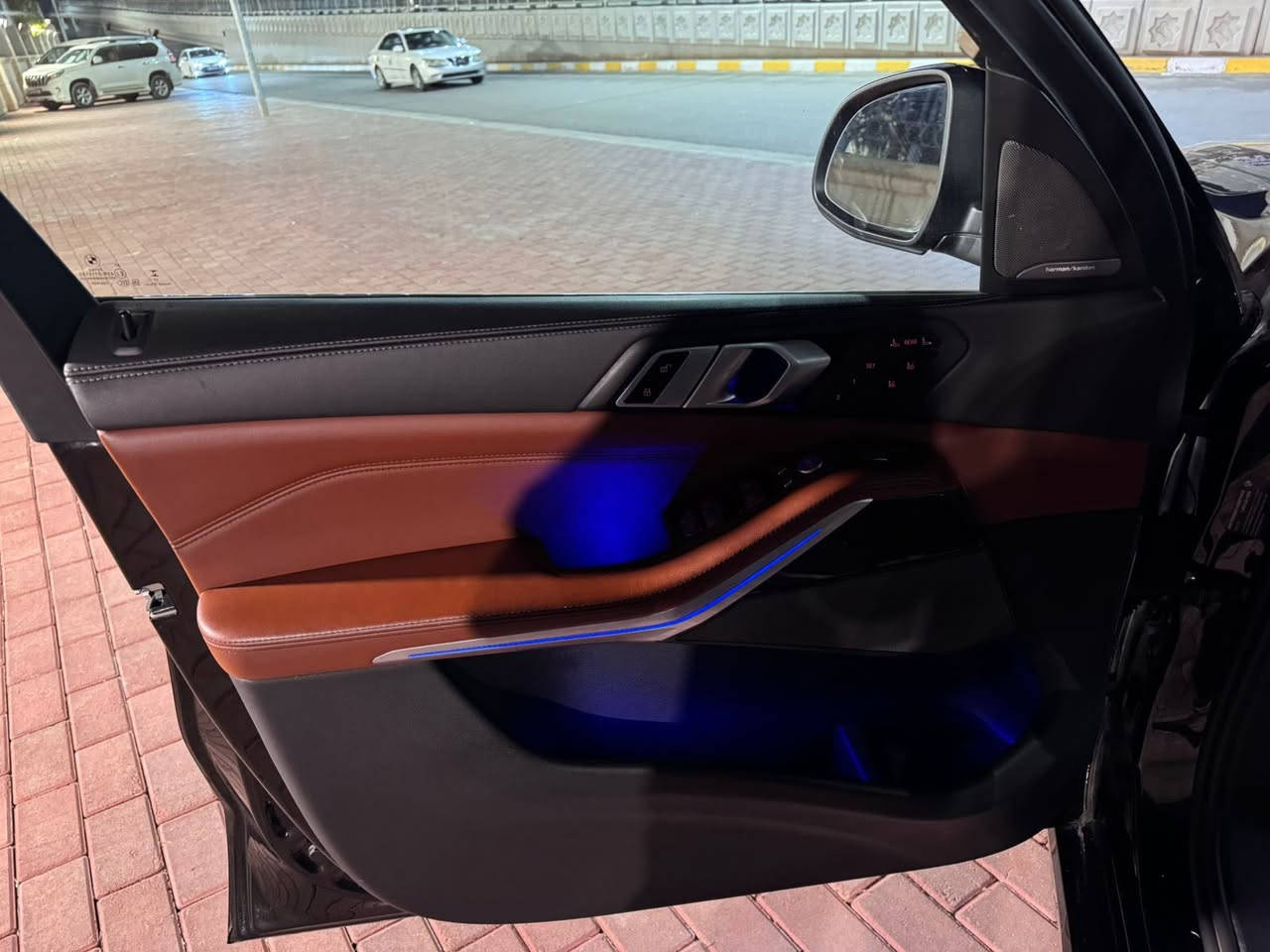 للبيع BMW X7 2023
السعر 52 الف وبيها مجال
مع الرقم اربيل 
صبغ قطعة وحدة 
فول مواصفات 
ماشية 28 الف
عنوان بغداد حي الخضراء و الرمادي 
***********
