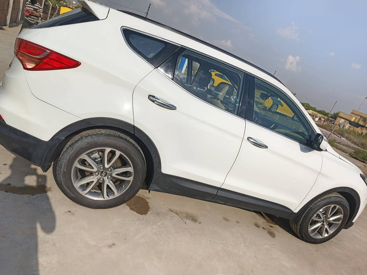 سلام عليكم. سنتافيا. موديل 2014 خليجيه كفاله عامه. سياره جاهزه من كير محرك. تبريد تخم تاير.  سنويه لل30. رقمه مثنى 
مكان سياره. ذي قار. الشطره  السعر. 180 وبيه مجال.  تواصل واتساب ***********   سونار. سياره. بلمنشور.
