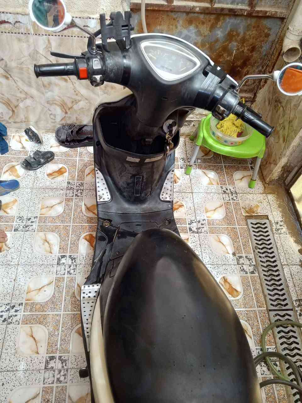 السلام عليكم دراجه ماكس عدله صارله 6اشهر طالعه من الحاويه ما عوزه شي مكينه شرط برغي ما مفتوح بيه ناصريه  المهيديه ب 700 وبيه مجال ***********

