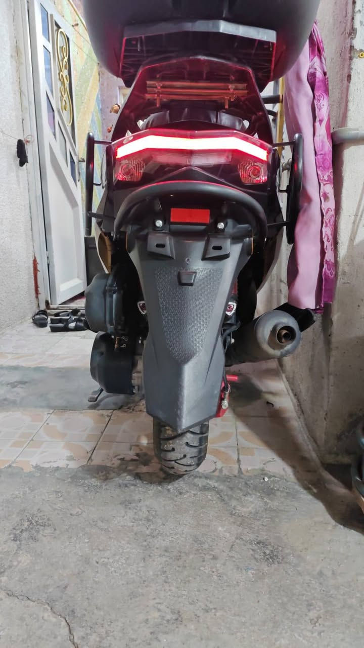 سلام عليكم دراجه للبيع(جوست نفخ) محركها اسبيسي ياباني كهربيات شغاله هندر سلف شغلات ابريكاتها دسكات احسن من البنز امامي و خلفي السعر خاص او اتصال على الرقم (***********)
