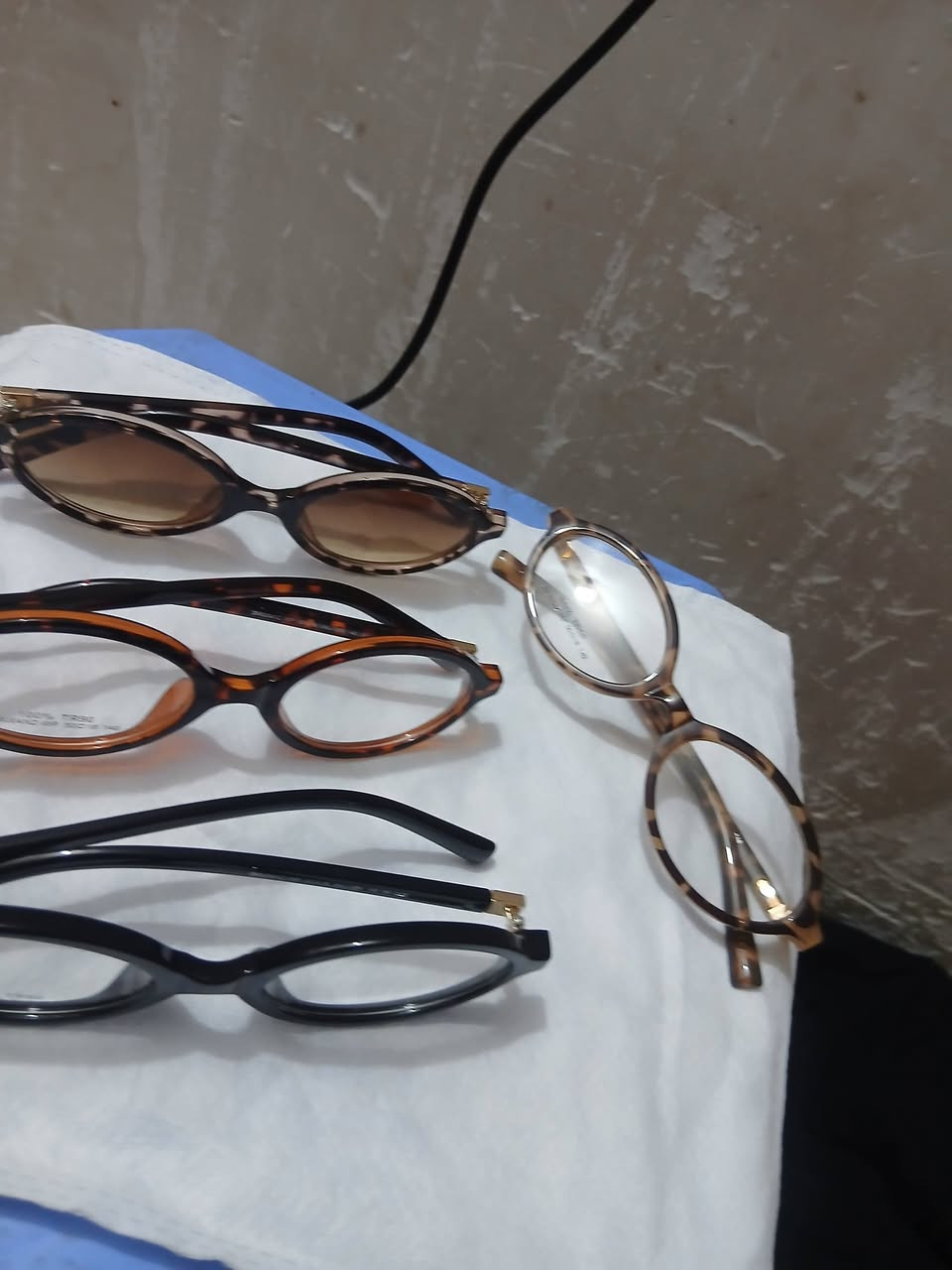 تتوفر جميع هذا الموديلات علما البضاعه امزون وكلهم اصليات


**إذا كنت صاحب هذا الإعلان وتريد حذفه لأي سبب، رجاءا أرسل رسالة إلى الدعم الفني**