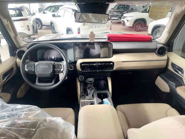 Toyota Prado R3 
 الموديل: 2025
 الفئة: R3  
 الوكالة: ساس (خليجي أصلي)
 المحرك: 4 سلندر اقتصادي وعزم ممتاز
 حجم المحرك: 2400cc توربو
 الدفع: دفع رباعي 4x4
 الويلات: مقاس 20 إنش

 نظام قيادة ذكي ومريح
 شاشة وسطية + بلوتوث + كاميرا خلفية
 تحكم ستيرن متعدد الوظائف 🎮
 إيرباقات كاملة للأمان
 مكيف أمامي وخلفي تبريد قوي ❄️
 جنوط أصلية وكالة 20 إنش
 نظام نزول المنحدرات + مانع انزلاق
 مقاعد مخمل ناعم مريحة
 الدخول الذكي + تشغيل زر
 إضاءة أمامية LED نهارية

 شركة نويكار اوتو لتجارة السيارات في اربيل 
 تقاطع مخمور - بصف معمل بيبسي 

 للتواصل مع قسم المبيعات

***********
***********
***********
***********

@topfans
#ضمان #سيارات# #تيوتا #تخفيضات #برادو #لاندكروز
