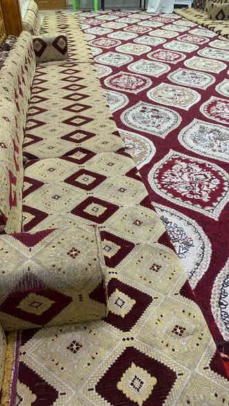 يوجد ديوان عدد 8 دوشك
السعر 150 الف
العنوان (حي العسكري ) 
الرقم /***********
