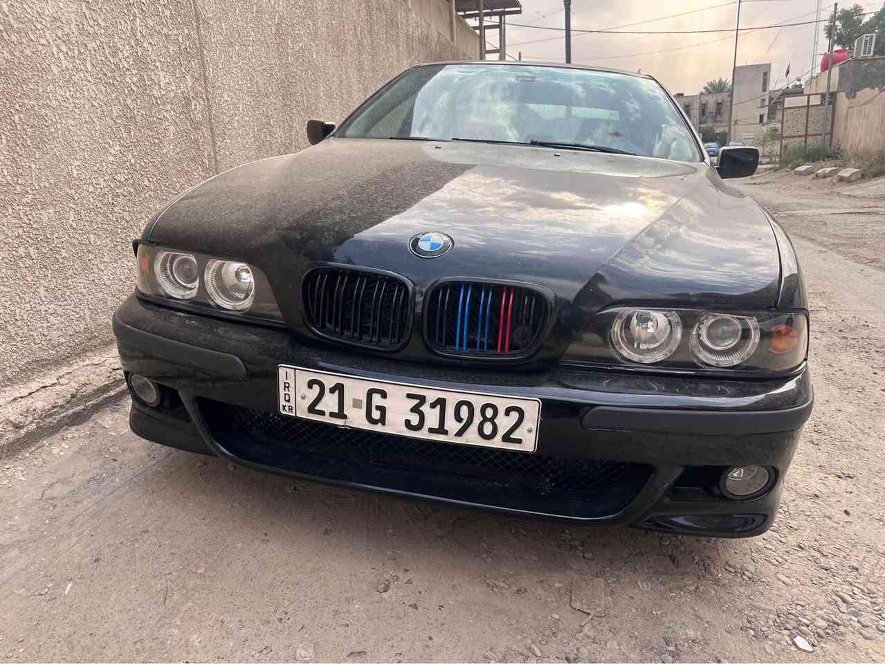 السلام عليكم بي ام رقم سليمانيه باسمي موديل ٢٠٠٠ مكينه ٢٥٠٠ محور غاز يعني انسى صرف دخول للعراق ٢٠١٩ السياره حلوه ونظيفه 
بدون حادث بدون صبغ 
*********** حلة, بابل
