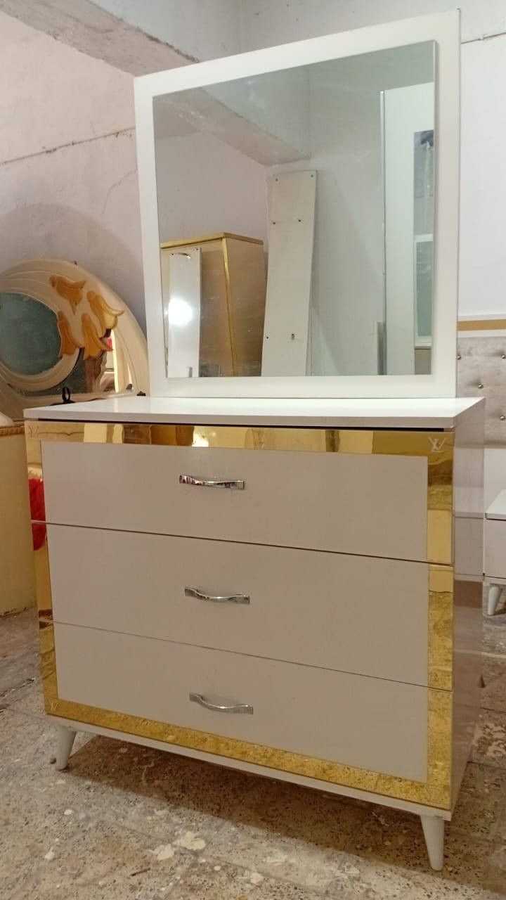 غرفه تركيه اقتصاديه 5 قطع  كامله
السعر 250 
بعقوبه قرب مرطبات الامير. ***********
