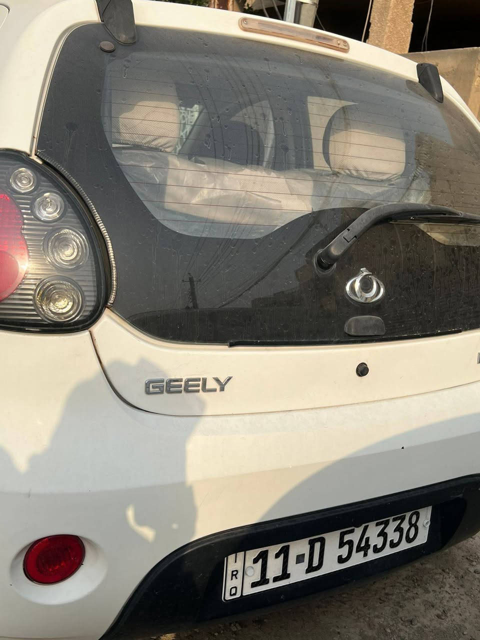 السلام عليكم
باندا لون ابيض بأسمي
موديل ٢٠١٢ 
شاشة
رقم انكليزي جديد 
سنوية لغاية ٢٠٢٩
العنوان / بغداد - حي الجهاد
السعر  /55$ وبيها مجال
الرقم / ***********
