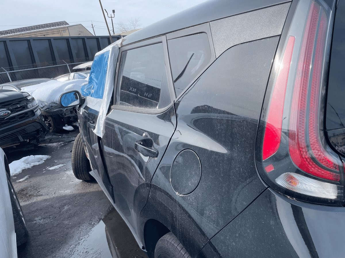 كيا صول 2025 البيع 100ورقه  تستلم خارج ميناء ***********
