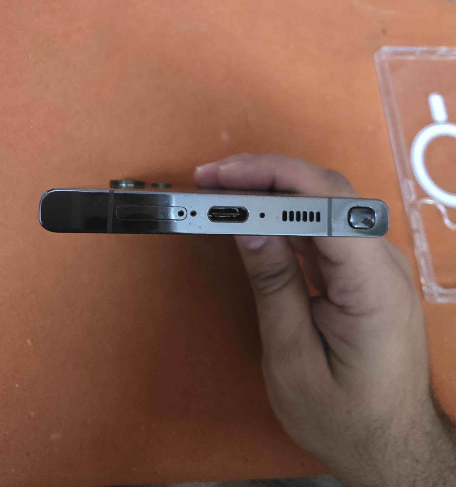 سامسونك  s23 الترا 
ذاكره 512  
نضافه ٩٨ بل ميه  بي شخطه بسيطه جدا يم حافه القلم 
مبدل بطاريه اصليه قبل سبوع  من سامسونك 
كامل الملحقات علبه وكفر ولزكه  ولزكه كامره وهل امور كلها جدد قبل سبوع بدلتهم 
للبيع السعر 750 الف 
العنوان بغداد  الحريه مقابل هايبر ماركت التعاون او حي الجامعه  قرب مجمع الايادي السكني 
***********
