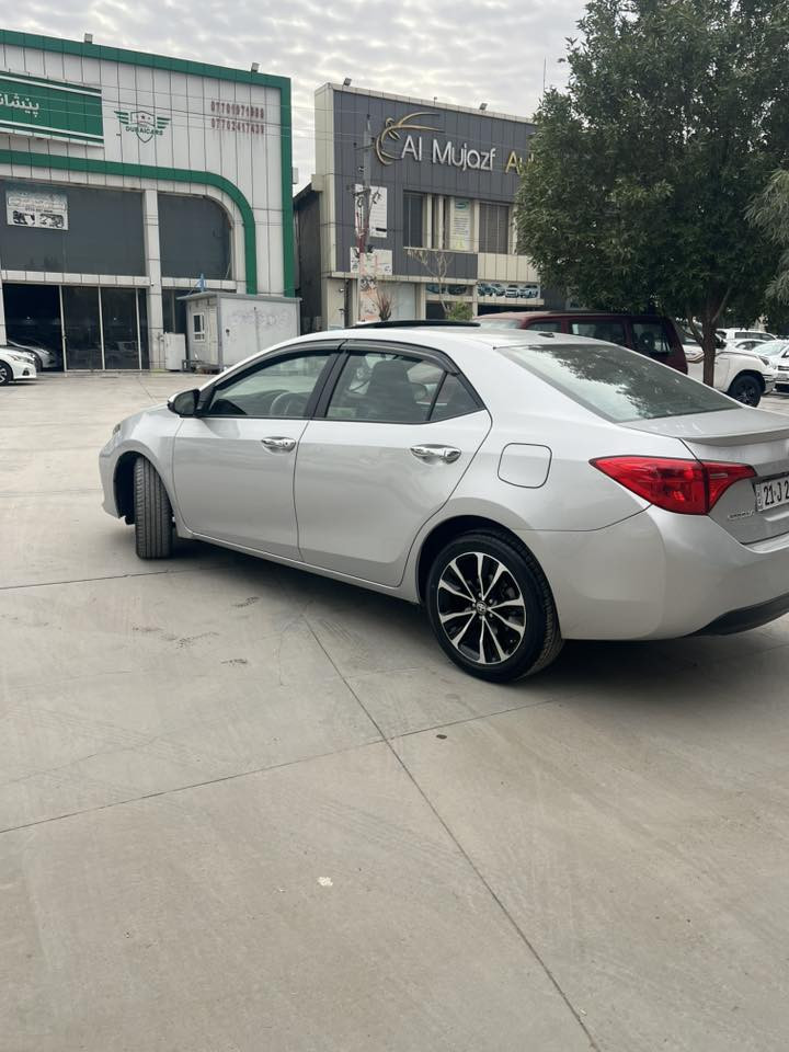 كورلا 2017
لون سلفر رقم سليمانيه الجديد
بشرط تحويل سنويه جديده
ماشيه 100
فقط بونيد بلادي ومصبوغ 
بدون ايرباك وبدون دواخل 
تخم تاير جديد صدر جديد
السياره فول مواصفات خمسينيه
سلايت بصمه تشغيل وابواب وصندوق بصمه
4 ويل كروم بلادي
4 دسك
كير ستيرن 3 انضمه قياده
لايت زنون دبل عدسه
داخل جلد 
السياره جديده حيل بدون نواقص 
العنوان قضاء كلار ***********
السعر 158 وبيهه مجال
