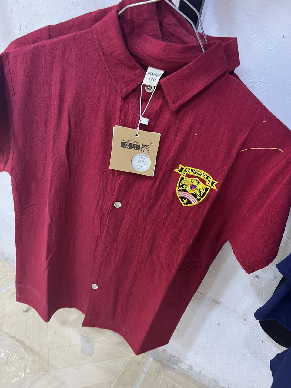 سەلام و علیکم بەڕێزان
ئەم جلانەم هەیە دوکانم لابردووە
پارچەی زۆرە و هاوینە و پایزە و بابەتی جەژنی تێدایە

هەمووی پێکەوە دەفرۆشم
ملیۆن و ٢٠٠ و معامەلە
گەیاندنم هەیە بۆ هەموو شوێنێک
***********
