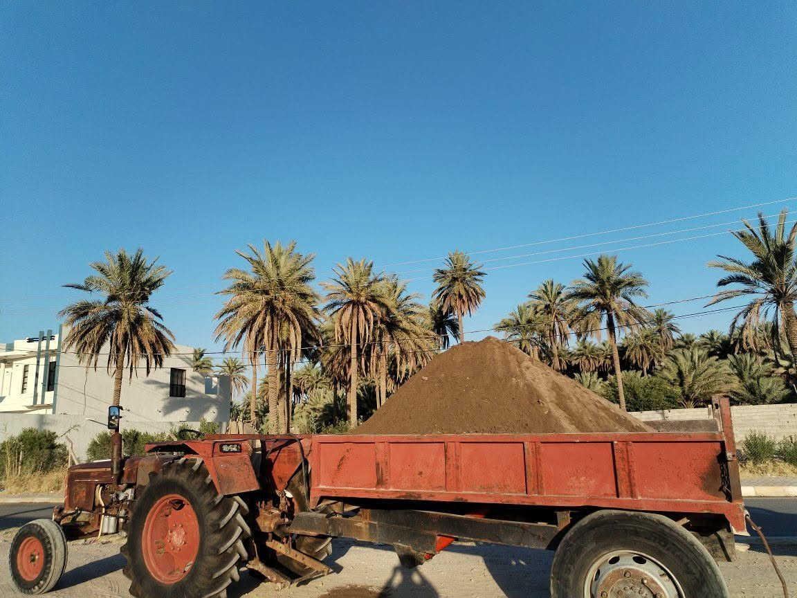 سلام عليكم ورحمة وبركاته 
رمل ناعم بل شرط رمل ما يعجب لا تخذه والحمل مالنه كدام عينك جاي تشوف 
***********
