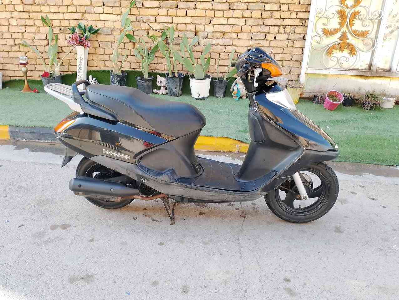 سبيسي ياباني كفرات اصليه أبو الختم كابريتر اصليه كهربائيات كله شغاله قفل ستيرن شغال كيج بانزين كيج سرعه شغالات بلاديه مكينه ناعمة فول نعومة  الدراجة كله بلاديه ومختم ما بيها أي نقص مكاني واسط/داموك
الاستفسار ***********
***********
