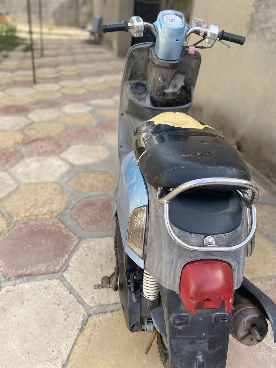 سلام عليكم
دراجه للبيع ماكس بوليس 
كهربائيات شغاله لايتات  اشاير
سلف عطلان الباقي كله شغال
السعر خاص


**إذا كنت صاحب هذا الإعلان وتريد حذفه لأي سبب، رجاءا أرسل رسالة إلى الدعم الفني**