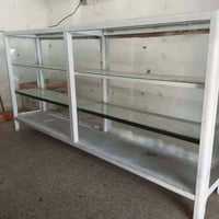 ميز المنيوم • زجاج • كاونتر