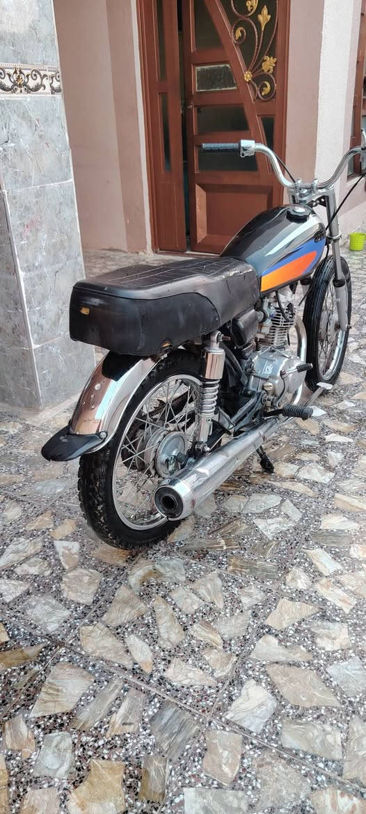 سلام عليكم
شباب عدي هاي الحلوه أوراق اصولي وكيله العارضي

غراض البيه 22 الشاصي 16 تشتري كبل ادورلك دراجه شوفت عينك محرك مامفتوح رايده 450 قفل وتعرفون اسعارهن انتو  مكاني النجف حي الرحمه ***********
