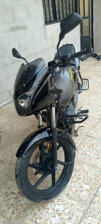 بولسر نيو 150 دراجه نظيفه كلشي بيه شغال ماشيه37 موديل21  نقص كفر جانبي...