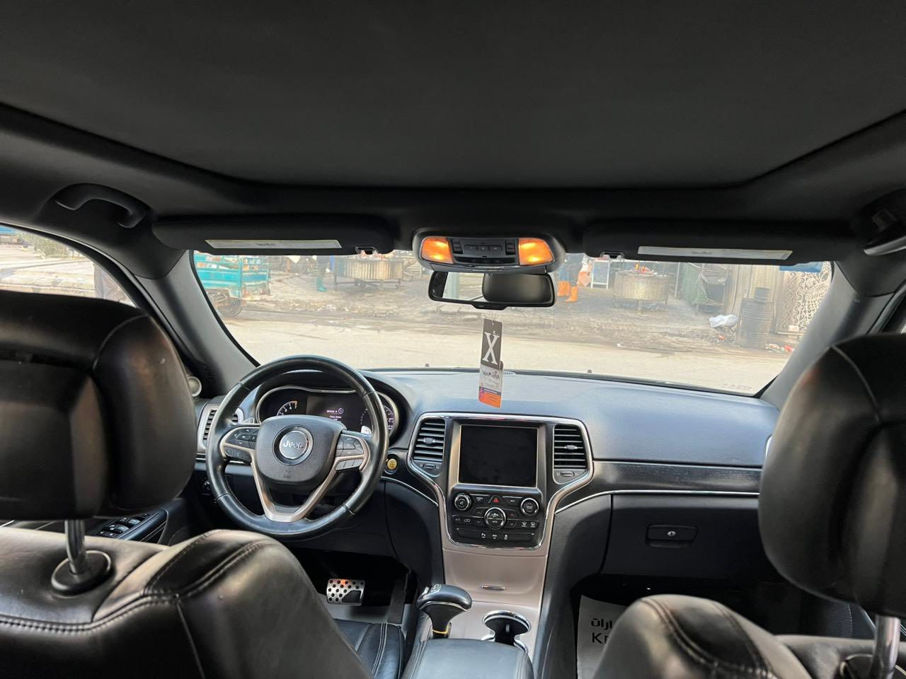 السلام عليكم 
جيب 2015 وارد امريكي 
السياره فول لمتد
المحرك المرغوب 
بنوراما 
جلد 
شاشة كبيره 
كشنات تدفئة +تبريد 
صندوق كهربائي 
تخم تاير 
محرك كير كفالة 
صدر جديد 
باتري جديد 
السياره بيهة تبديل قطعه وحدة 
3 قطع صبغ
رقم بغداد الجديد باسمي 
السعر 180$
المكان بغداد
للاستفسار
***********
