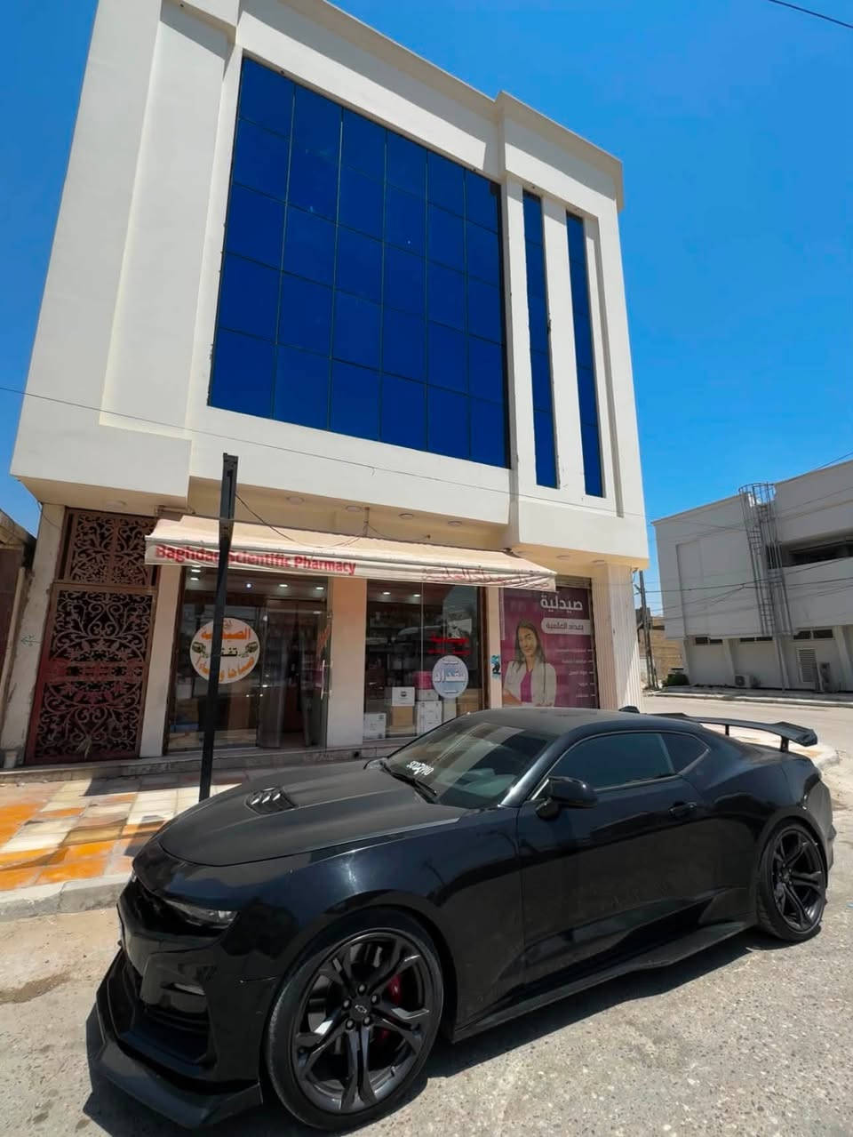 السلام عليكم شلون الشباب
للبيع  1LE 3LT 
السياره : كمارو ٨ سلندر ١٠ نمر
الفئة :  2SS 1LE 3LT A10 V8 6.2L
الموديل : 2022
ممشى السياره: 23 الف حقيقي 
السياره ب اسمي وهزة جديدة 
 بنفس اليوم اداورلك

🟢بدون ايرباك 
🟢قطعة صبغ فقط .
🟢بچم كبس على وضع الوكاله .

🟢الكفالة : كير / اكسل / شاصي/ كهربائيات / كاردن . الكل مكفول وبحالة الوكالة بدون فتح او تبديل 

🟢الكزوز بلادي ماملعوب بي ابداً ( اكتف اكزوز )
🟢كهربائيات السياره جديدة ماملعوب بيهة 
🟢حدادية خلفية امامية جديدة

حادث السياره مرفق بالصور بالمنشور مع رقم الشاصي 
1G1FH1R77N0130530

حبايب الحادث فقط سرقة جاملغ امامي ودعامية امامية 
يعني بدون ايرباك والبچم ماملعوب بي ابداً
يعني البجم البيهة اصلي وكالة مو تجاري 

🔴 بالمختصر صبغ جاملغ امامي جهة السائق فقط 

🟢السياره مسويلهة ادامة كاملة قبل اسبوع 
باتري جديد
فلتر تبريد جديد 
فلتر شوتة جديد 
زوج تاير خلفي جديد
مري اسود لامع جديدة 
دوسات اسود لامع جديدة 
لحية امامية اسود لامع جديدة
جناح خلفي اسود لامع اصلي مال SS 1LE
احزمة لون احمر من الوكالة يعني مو عمل هنا 

حبايب السياره داخلهة كلة كاربون فايبر الياف حقيقية
🔴 اخوان يعني كاربون حقيقي مو تغطيس  

دشبول كاربون فايبر الياف حقيقي اصلي مال ZL1
بيدي فاتحة من ZL1  يعني قطعة اصلية مو تجاري 

شفتات ستيرن كاربون فايبر الياف حقيقي 
كفر بصمة وگير كاربون فايبر الياف حقيقي 

المواصفات 
مبدئياً السياره 1LE يعني مو SS عادية 
ف هنا يجي نظام التعليق يختلف بالكامل عن الSS 
ونظام المكابح يختلف بالكامل ايضاً 
رادار امامي وكامرة امامية (قيادة ذاتية وخروج عن المسار )
المراية الوسطية كامرة ( كامرة خلفية بالزعنفة بالقمارة )
داتاشو
فتحة سقف 
عينة دجيتال 
كشنات ريكارو جلد وكنتارا 
انارة محيطية بالداخل AMB LIGHT SYSTEM
كشنات خزن ميموري 
كشنات تدفئة تبريد 
حساس خلفي وكامرة خلفية 
رادار بالمرايا الجانبية 

تفاصيل اكثر خابرني وتدلل 

***********

السعر ٢٣٥ وبيهة مجال بسيط جداً

حبايب السياره جديدة كلش وماناقصهة برغي 
السياره اعلى مواصفات تجي بالكمارو 

شباب والسياره 1LE مو SS عادية
